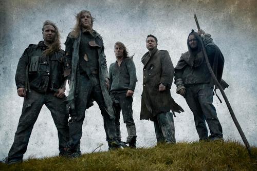 MOONSORROW - Varjoina Kuljemme..                